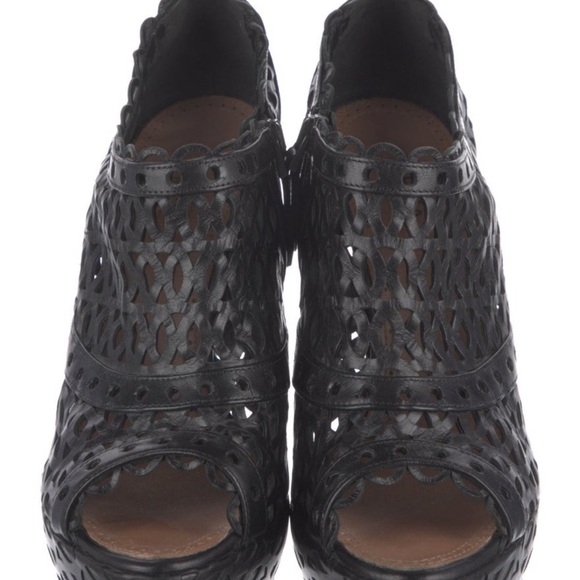 ALAÏA Black Leather Laser-Cut Platform Heels | IT 37.5 (US 7.5) | Sculptural - Picture 3 of 6
